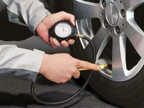 Kinh nghiệm lái xe: 5 bước kiểm tra xe cho kỳ nghỉ Tết