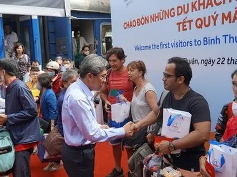 Bình Thuận đón những du khách quốc tế đầu tiên xông đất mùng Một Tết