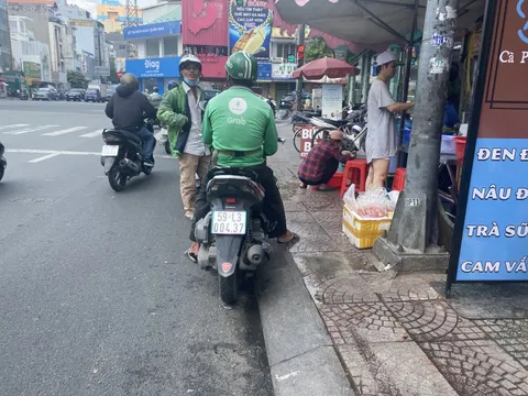 Tài xế xe công nghệ, đặt đồ ăn “nổ đơn” liên tục, kiếm bạc triệu ngày Tết