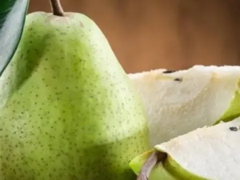 Cách sử dụng quả lê để có làn da tươi trẻ đón chào năm mới