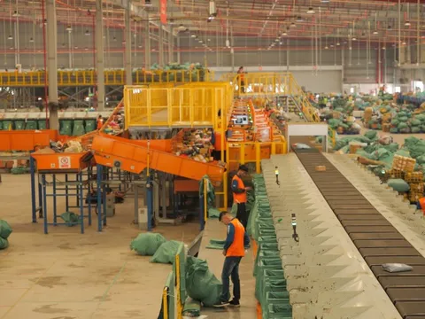 Kho chia chọn triệu USD của GHN tại Hà Nội: Công nghệ tự cân đo khối lượng, kích thước và phân loại kiện hàng, xử lý tới 3,5 triệu đơn/ngày