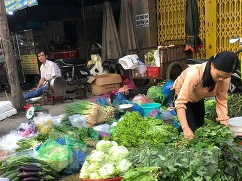 Mùng 2 Tết đi chợ, giật mình với giá rau xanh