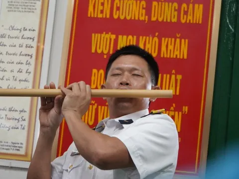 Tiếng sáo giữa biển trời