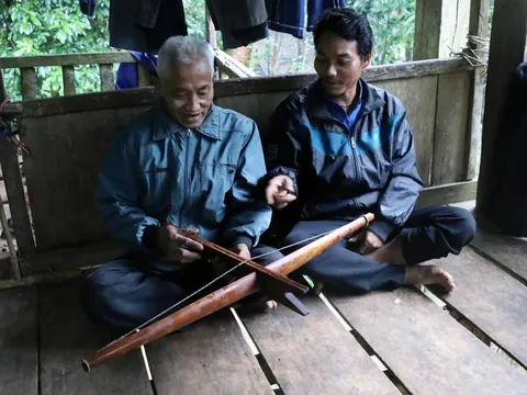 Bí ẩn chiếc "nỏ thần" của người Khùa