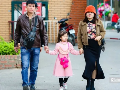 Công viên Thủ Lệ đông đúc ngày mùng 3 Tết