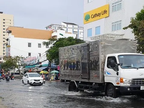 Bất thường đường phố TP. Cần Thơ ngập sâu trong nước dịp Tết Nguyên đán