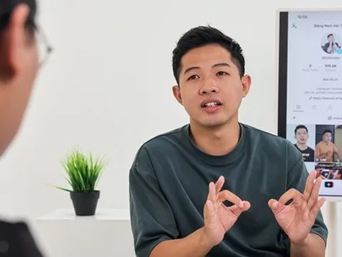 Reviewer Hải Triều: Tháng lương đầu tiên chỉ đủ mua 2 cái áo jean, quyết định học Thạc sỹ cho nhân viên… nể