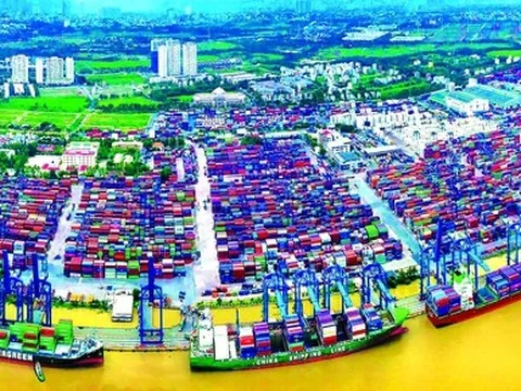 Vượt thách thức, tiến về phía trước