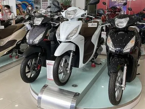 Honda Vision bất ngờ “quay xe” tăng giá mạnh