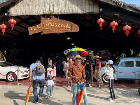 Hơn trăm nghìn lượt khách đến miền Tây dịp Tết Quý Mão 2023