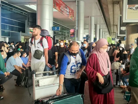 Sân bay Tân Sơn Nhất khá thông thoáng, khách bay đêm kỷ lục