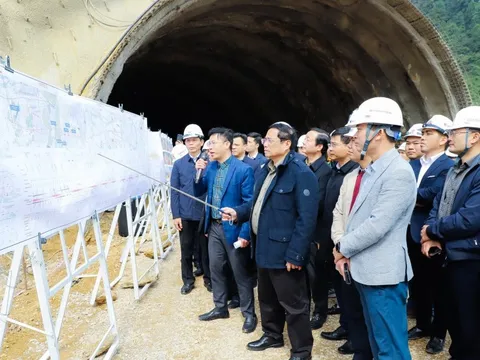 Thủ tướng kiểm tra, đôn đốc dự án cao tốc Bắc - Nam