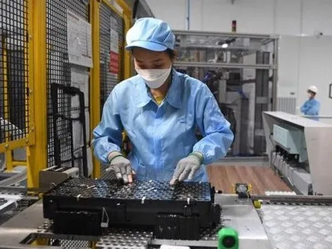 Các nhà sản xuất xe điện đang đua nhau 'săn lùng' nguyên liệu có trong từng chiếc bút chì, giá đã tăng tới 25% trong năm 2022