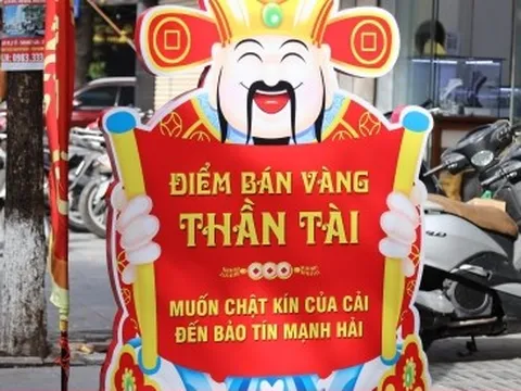 Hà Nội: Trang trí bắt mắt, cửa hàng vàng vẫn vắng vẻ trước ngày vía Thần Tài