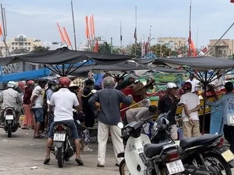 Tìm kiếm người đàn ông rơi xuống sông mất tích ở Cảng Phan Thiết