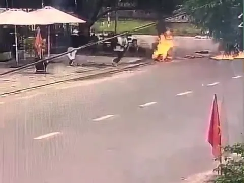 Quảng Nam: Xôn xao clip cô gái bị đánh ghen, tạt xăng đốt ngay giữa đường