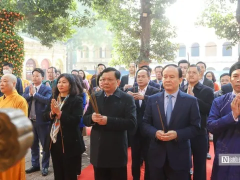 Bí thư Hà Nội dâng hương khai Xuân tại Hoàng thành Thăng Long