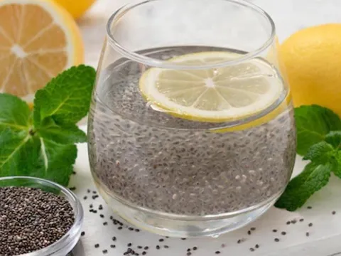 Pha nước chanh ấm mà thêm thứ này đảm bảo cân nặng giảm rõ rệt, cơ thể trẻ ra nhiều phần