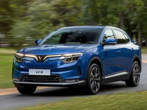 Vừa tới Mỹ, VinFast VF 8 đã giảm giá 6.500 USD và tăng quãng đường di chuyển để đấu Tesla