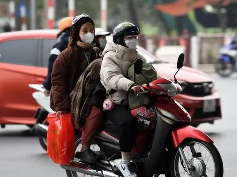 Chùm ảnh: Sinh viên túi to túi bé từ quê lên Hà Nội sau kỳ nghỉ Tết, chuyến này ăn cả tháng chưa hết đồ