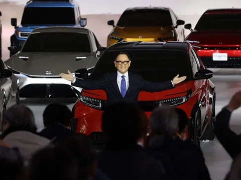 Thay đổi sau 13 năm quyết định tương lai của Toyota: Ngầm thừa nhận đã chậm chân với xe điện, trao 'chìa khoá' cho tân CEO