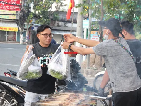 CHÙM ẢNH: Cách nướng 1.000 con cá lóc ngày vía Thần Tài ở miền Tây