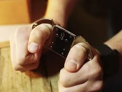 Tài xế gây tai nạn, bỏ mặc nạn nhân nằm giữa đường