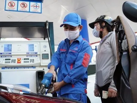 Nóng: Xả mạnh Quỹ bình ổn, xăng vẫn tăng gần 1.000 đồng/lít từ 19h hôm nay