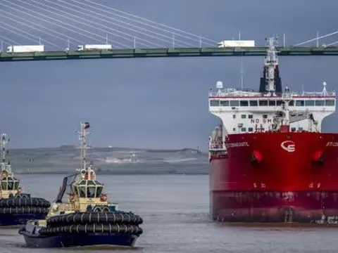 Hé lộ chân dung công ty đứng sau những “tàu ma” vận chuyển dầu Nga, “tẩu tán” hàng triệu thùng dầu ra thị trường bất chấp lệnh cấm của EU