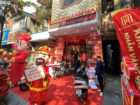 Ngày vía Thần Tài, tiệm vàng đồng loạt mở cửa từ 6h đến 23h để đón khách