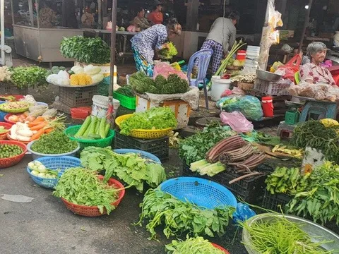 Giá rau củ, thủy hải sản 'nhảy múa' sau Tết