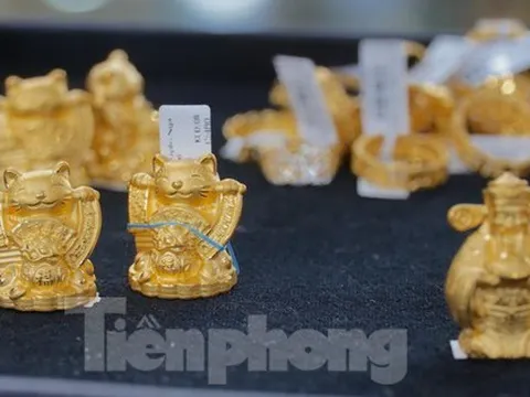 Rầm rập chốt đơn, đặt cọc mua mèo vàng tài lộc lấy vía Thần tài