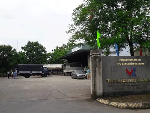 Bắt Giám đốc trung tâm đăng kiểm chia tiền hối lộ kiểu bậc thang