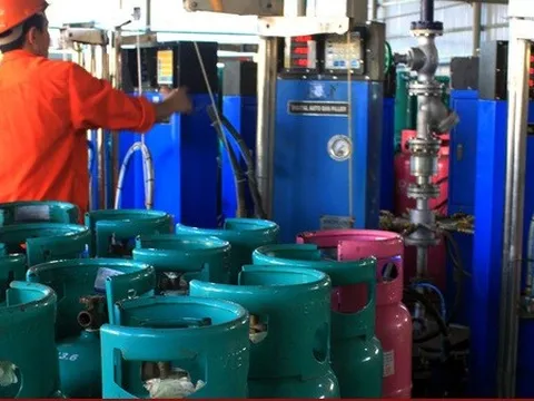 Giá gas tăng thêm hơn 60.000 đồng mỗi bình 12kg