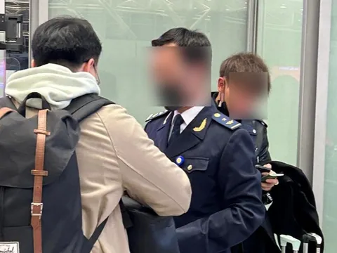 Tổng cục Hải quan lên tiếng vụ cán bộ bị "tố" lên máy bay yêu cầu khách xóa bài đăng Facebook