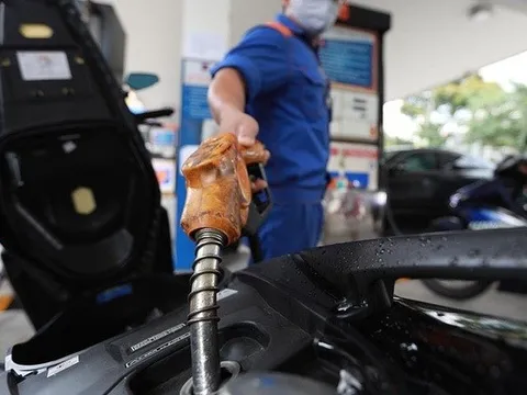 Thủ tướng yêu cầu Bộ Công Thương khẩn trương trình Nghị định kinh doanh xăng dầu