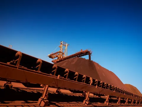 Quặng sắt – dầu thô: đâu là hàng hóa có bước chạy đà tốt từ đầu năm tới nay?