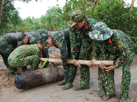 Cà Mau: Người dân phát hiện quả bom nặng 250kg khi cải tạo vuông tôm