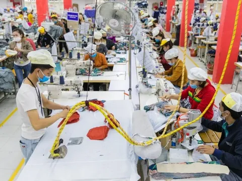 Nghệ An: Doanh nghiệp "chạy đua" tuyển dụng, lao động vẫn "khát" việc?