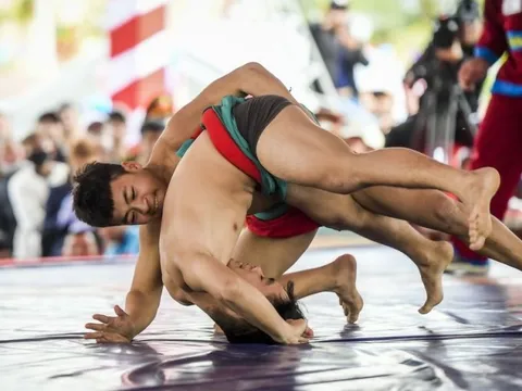 64 đô vật tranh tài đầu xuân