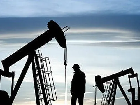 OPEC+ giữ nguyên mức cắt giảm sản lượng