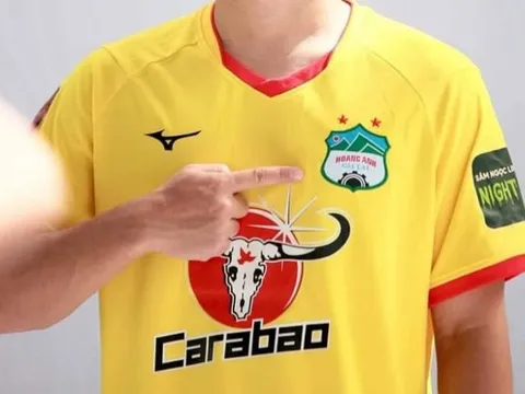 Bầu Đức và VPF đã có được tiếng nói chung cho V.League, áo cầu thủ HAGL "chi chít" logo nhãn hàng