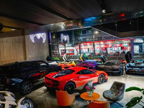 Bên trong đại lý siêu xe nổi tiếng nhất Việt Nam: Camera khắp nơi, có chỗ rửa xe, ngồi mát-xa cạnh xe khủng chục tỷ