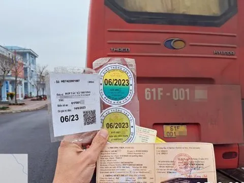 Tiếp tục phát hiện xe khách sử dụng tem kiểm định giả