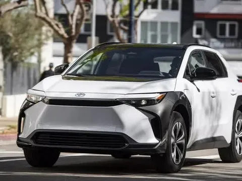 Giám đốc khoa học của Toyota: ‘Xe điện gây hại cho cả người dùng và môi trường’