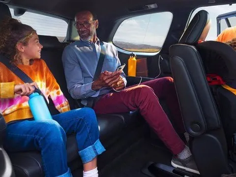 Xe Toyota có hàng ghế thứ 3 đúng nghĩa đây rồi: Grand Highlander 2024 siêu rộng, chở 7 vali cùng lúc