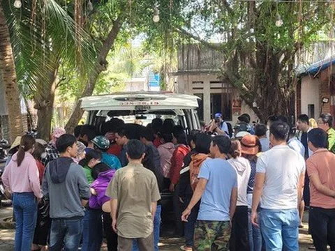 NÓNG: Chìm thuyền trên sông Đồng Nai, 12 người gặp nạn