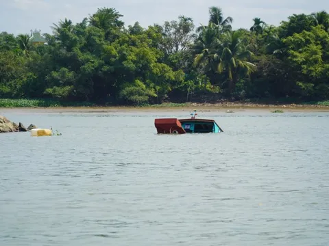 Lật thuyền khiến 13 người gặp nạn: Chưa xác định được thẩm quyền điều tra