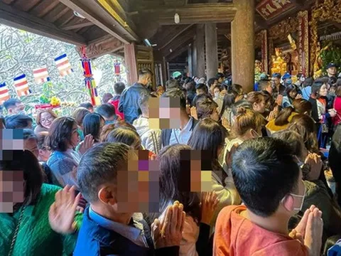 Chen nhau lễ hội, du xuân, làm sao để tránh mắc COVID-19?