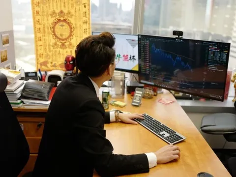 Để vực dậy năm kinh doanh buồn, hàng loạt nhà đầu tư đến doanh nghiệp đổ xô đi tìm lời khuyên từ thầy phong thuỷ: Sẵn sàng xếp dứa ở văn phòng, yêu cầu nhân viên phải gõ cồng 3 lần/ngày